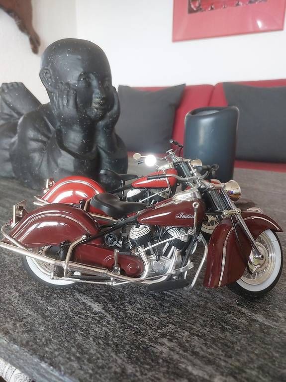 Modellbausätze & Standmodelle: Indian Motorradmodelle 2 Stk. 24cm Metall – Gebraucht aus Bremgarten AG von marcelbu62