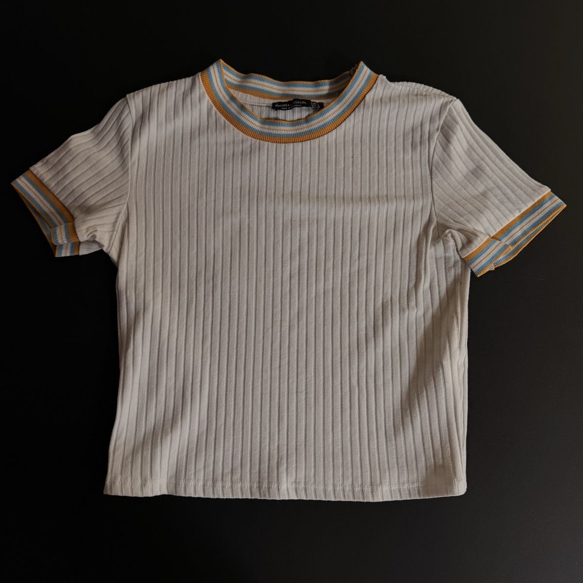 Hollister Top: Bershka & Hollister Tops – Usato da Schaffhausen venduto da nuhcyar 4