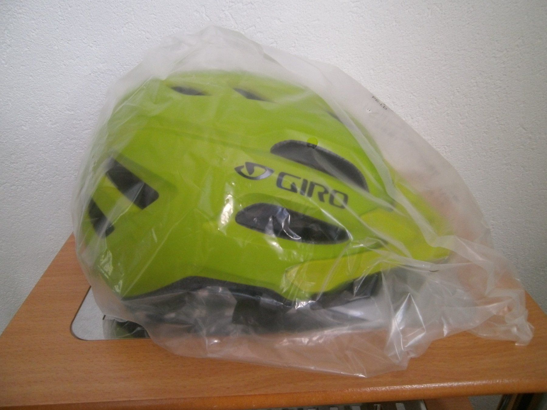 Helme: Casque de vélo modèle GIRO – Neu und originalverpackt aus Moutier von Mouschka 1