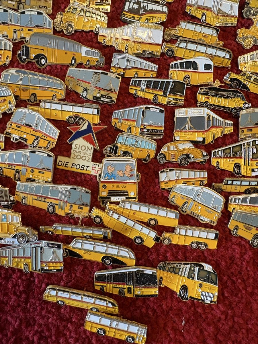 Broches & Aiguilles: Pins Postauto mehr als 100stuck – D'occasion à Murten par Tzaugg 4