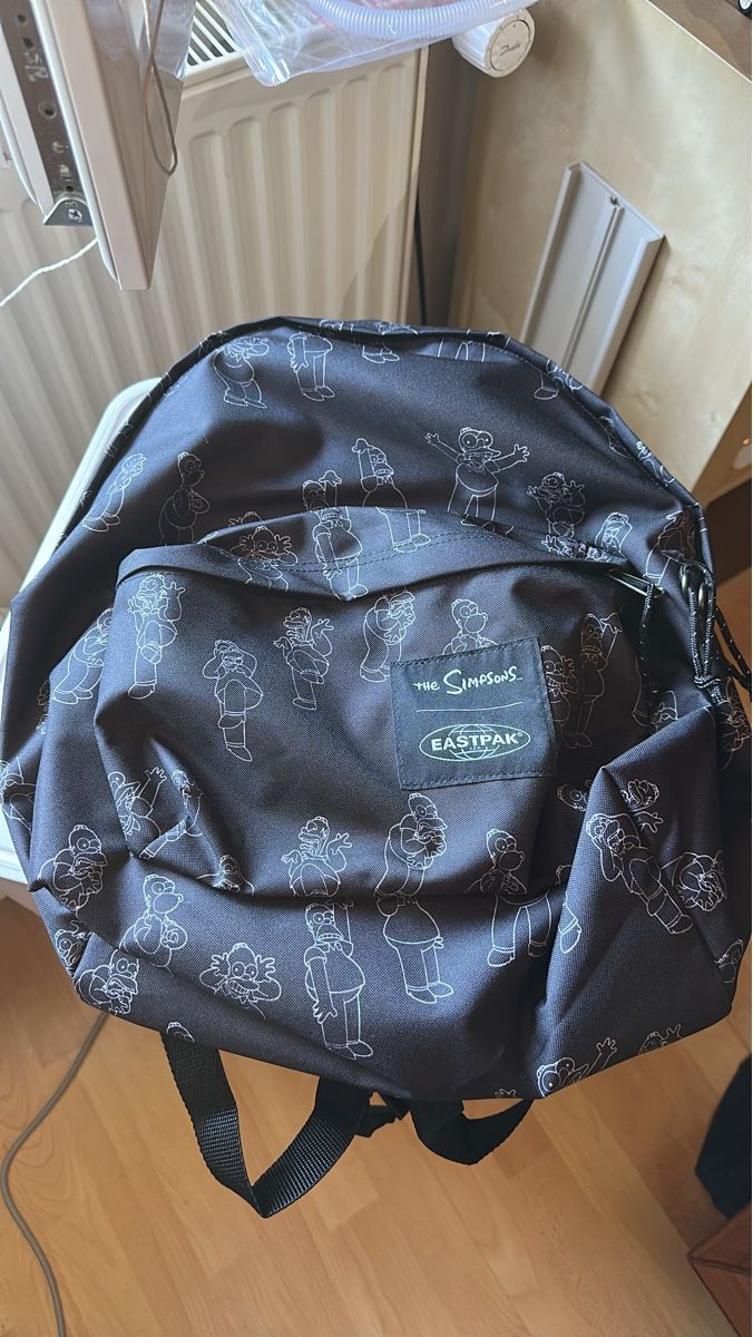 Eastpak Zaini: Eastpak The Simpsons sac à dos – Nuovo (secondo la descrizione) da Penthalaz venduto da Ya88