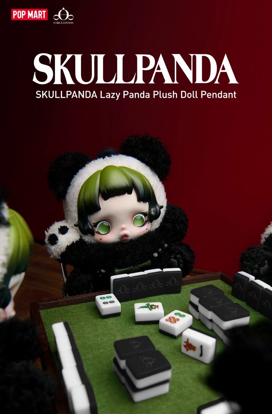 Pop Mart Statuette: Pop Mart Skullpanda Lazy Panda Plush Doll Pendant – Nuovo e nell'imballaggio originale da Glattbrugg venduto da arttoy.land