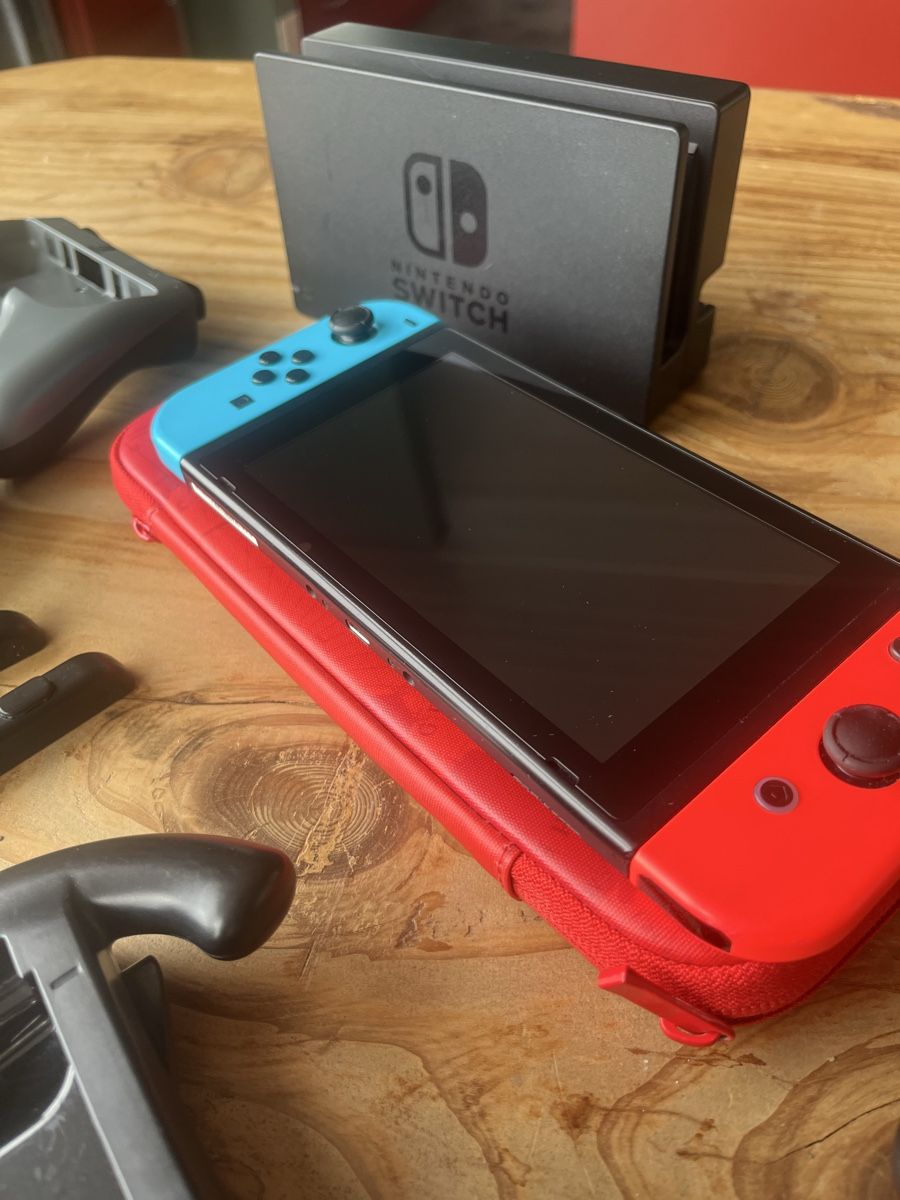 Nintendo Konsolen: Nintendo Switch Set – Gebraucht aus Port von PrimeRides 1
