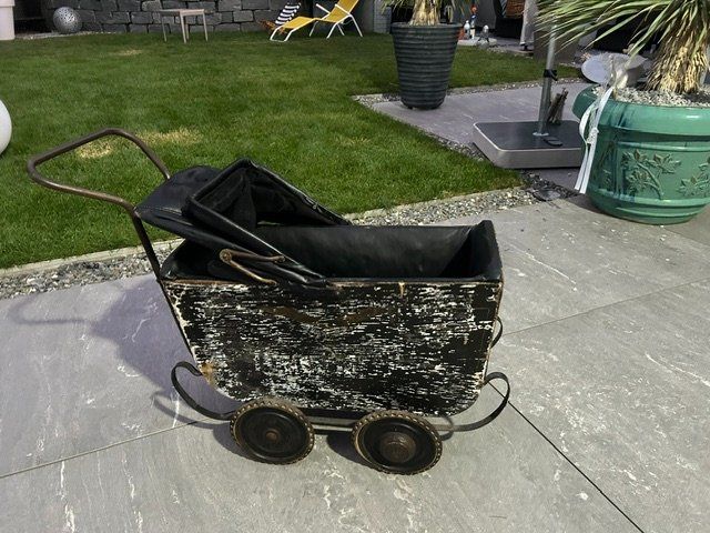 Kinderwagen: Antiker Kinderwagen mit Dach – Gebraucht aus Altendorf von Ffamily