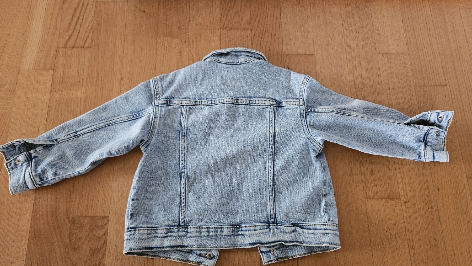 Giacche: Jeansjacke Grösse 104 – Usato da Rickenbach SO venduto da S.u.n.s.h.i.n.e.83 2