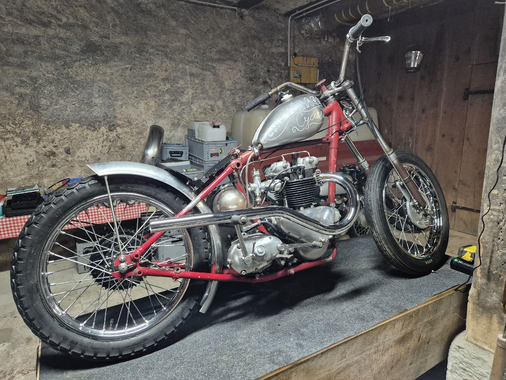 Triumph Chopper: Triumph 5T 1950 – Usato da Mühleberg venduto da robatelhome1