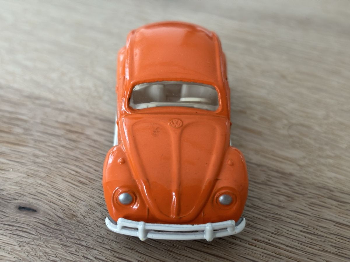 Volkswagen Modellini d'auto: 1 VW Käfer**1:43**Corgi Toys** – Usato da Volketswil venduto da Car6 2