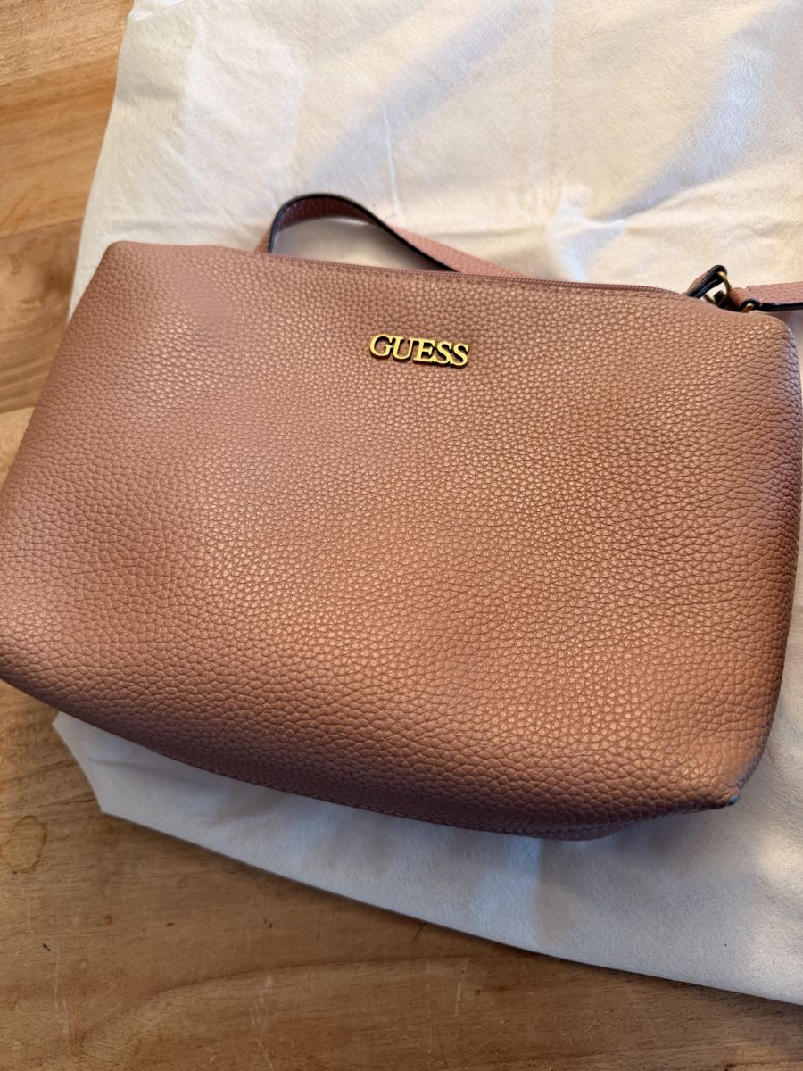 Guess Borse da donna: Guess Shopper Tasche mit Pochette, Beere-Ton, – Usato da Nussbaumen AG venduto da nad_lq9s 3