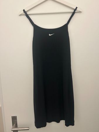 Nike Kleid schwarz Grösse S