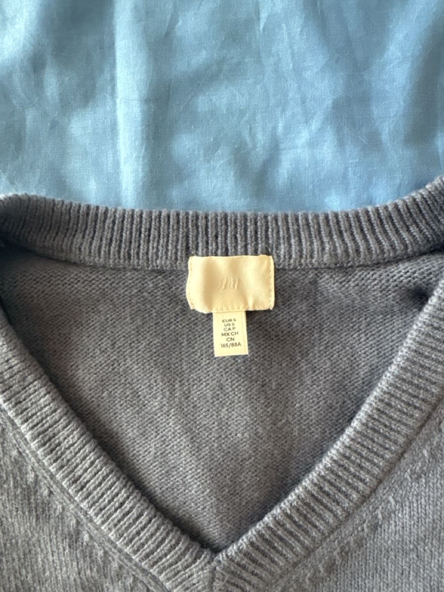 H&M Pullover & Sweatshirts: Pull H&M col V – Neu (gemäss Beschreibung) aus Reconvilier von cat_7vnz 1