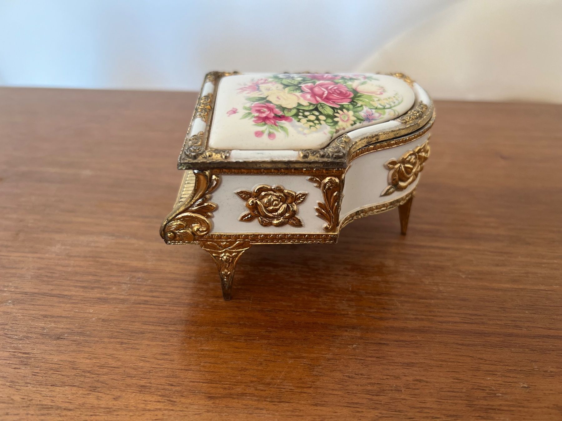 Spieldosen: Vintage Misic Box Laurel Japan – Gebraucht aus Zürich von jao_2bx7