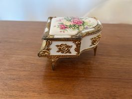 Vintage Misic Box Laurel Japan