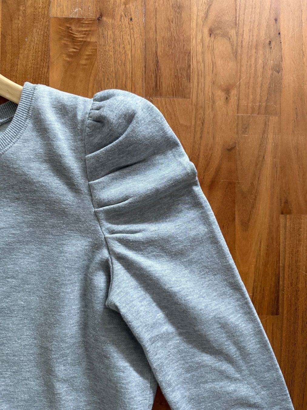 Maglioni & Felpe: REBECCA MINKOFF Pullover Grau M – Usato da Lugnorre venduto da jettsett 3