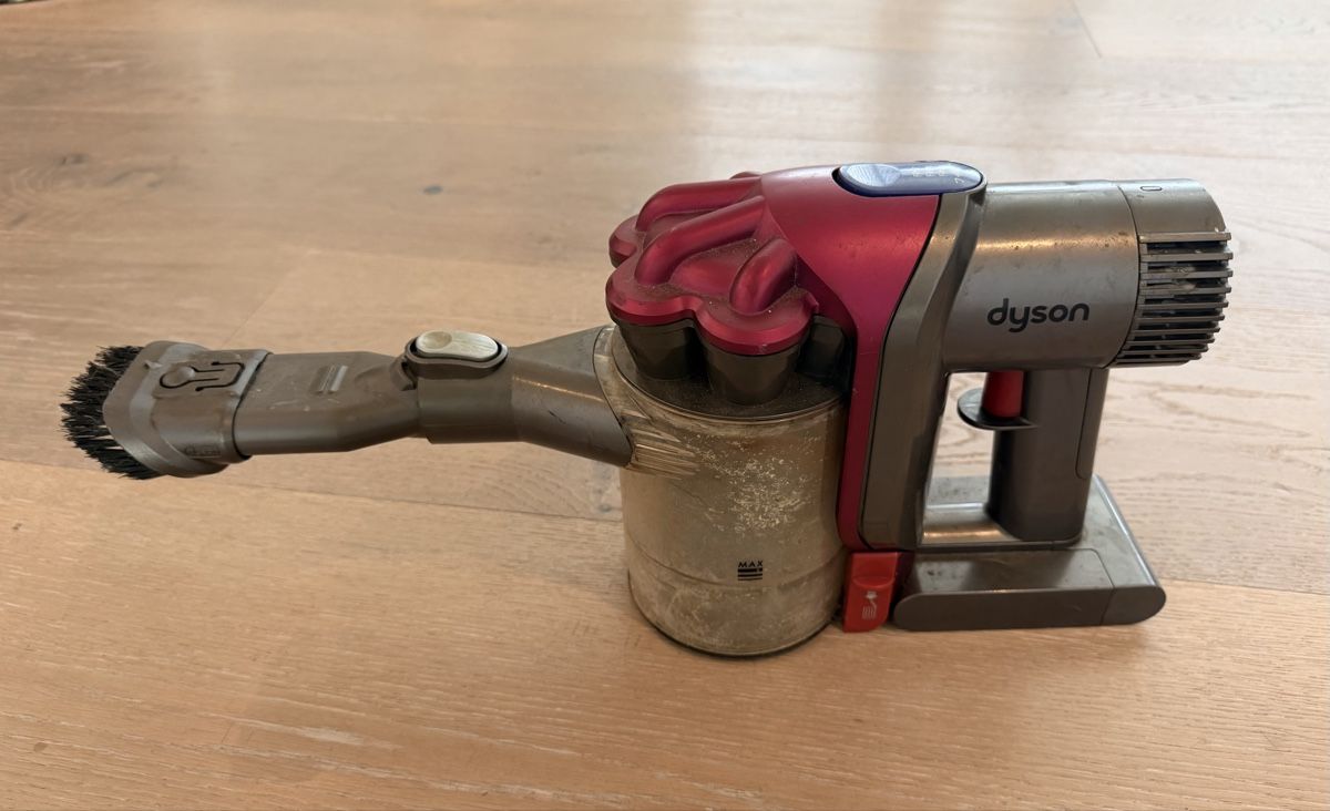 Dyson Staubsauger & Zubehör: Handstaubsauger Dyson DC34 – Gebraucht aus Geroldswil von Gfacchinetti 1