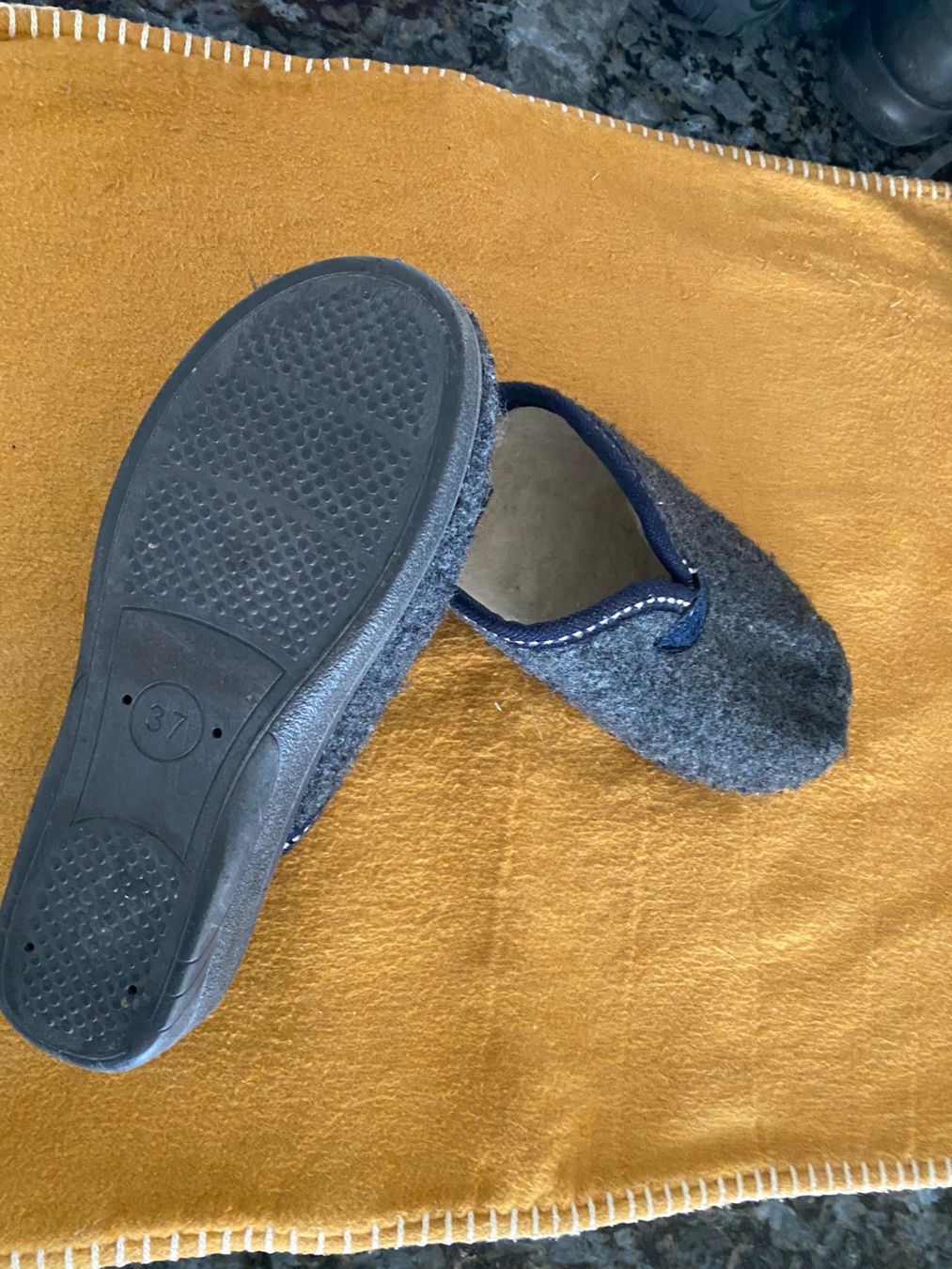 Damenschuhe: casa mia Hausschuhe Grösse 37 – Gebraucht aus Allenwinden von Obalu 2