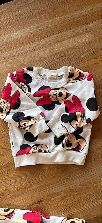 Completi: Mickey Maus Anzug Grösse 90 – Usato da Thayngen venduto da nad_tzt2