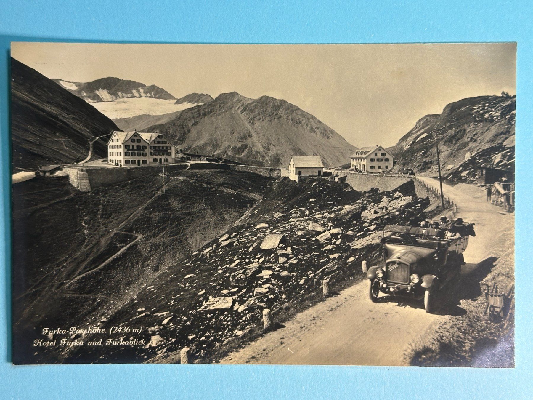 Ansichtskarten: Furka-Passhöhe - Hotel Furka - Oldtimer !!! – Gebraucht aus Steg VS von _vinci_
