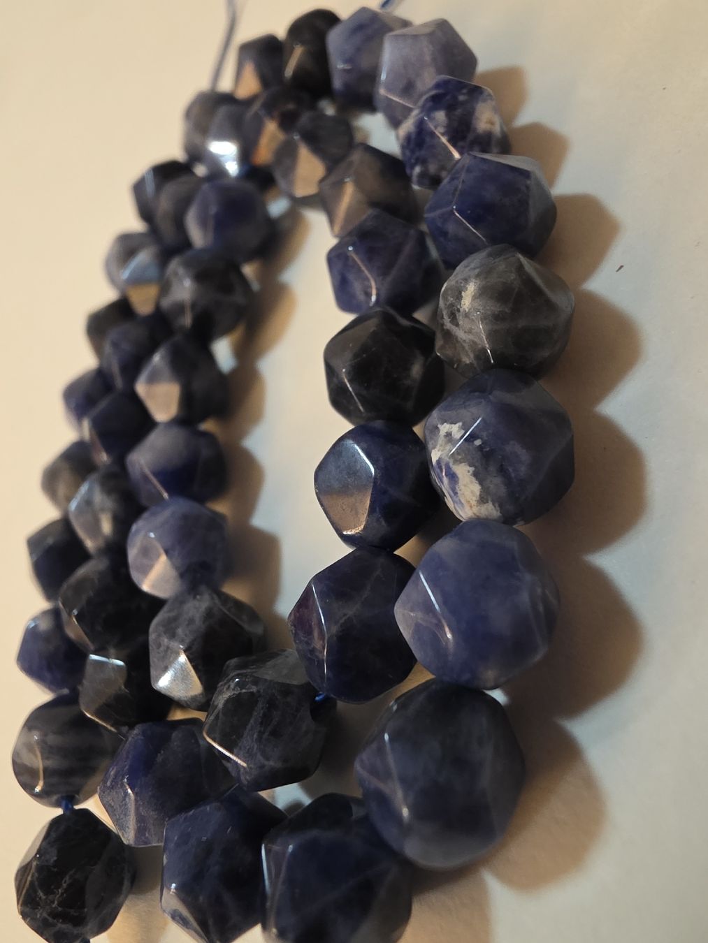 Mineralien & Heilsteine: Sodalith facettiert  ca.8mm. Strang – Neu und originalverpackt aus Menziken von Mirager