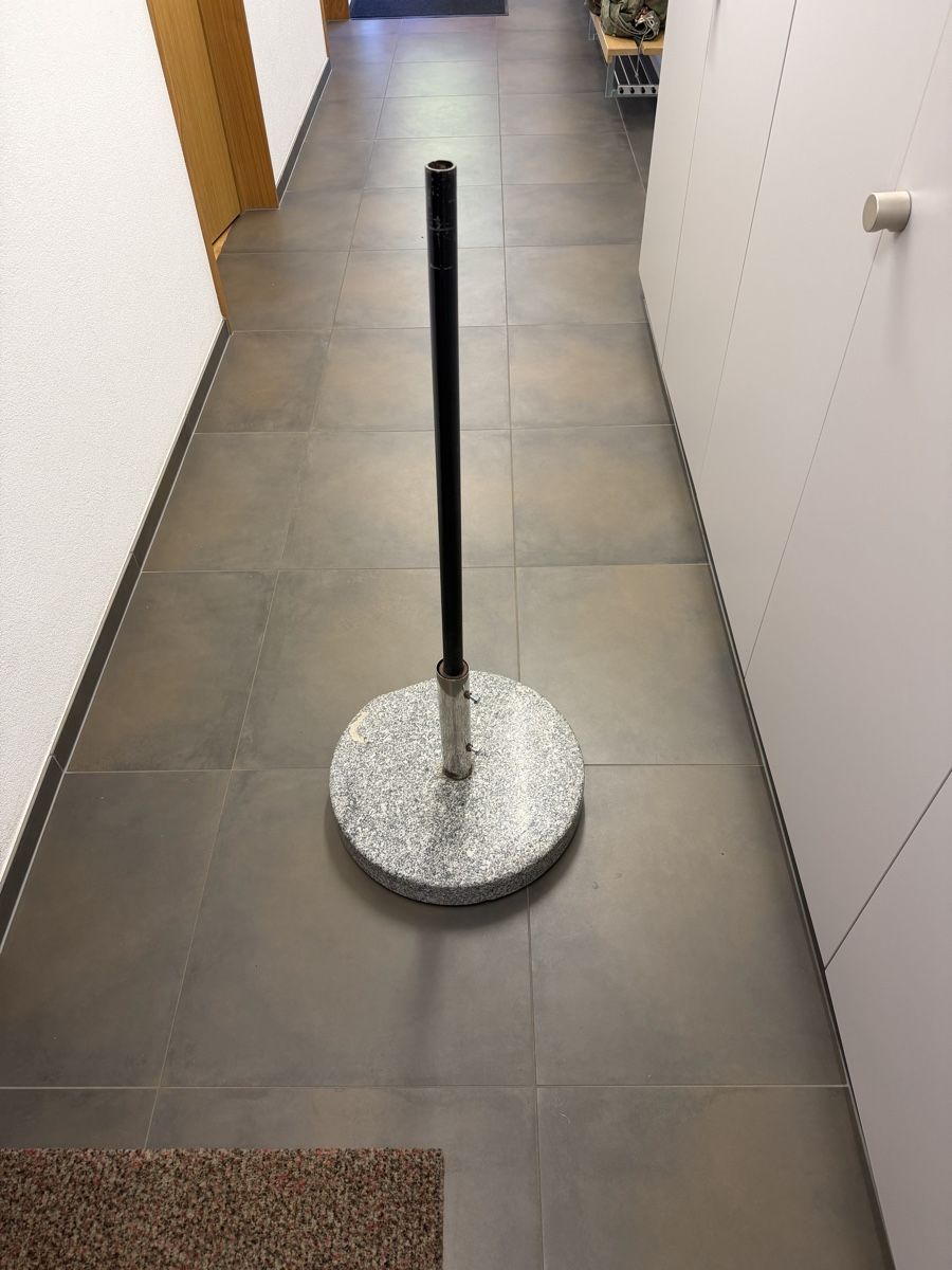 Sonstiges: Sonnenschirmständer Granit 4. Stück – Gebraucht aus Unterlangenegg von micha_handel