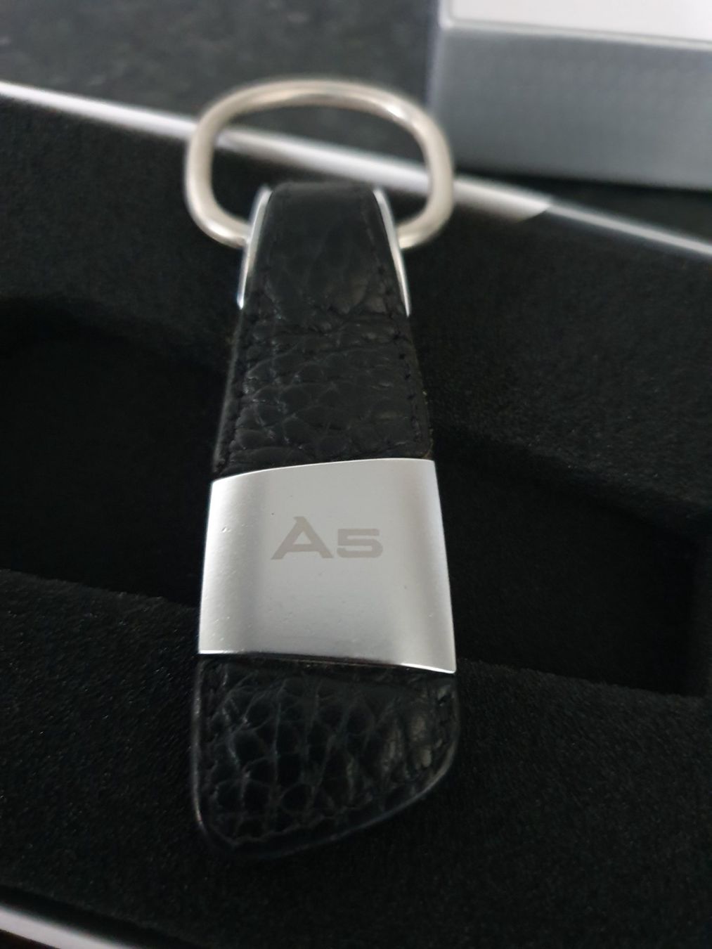 Audi Portachiavi: Audi Collection A5 Schlüsselanhänger original Leder – Nuovo (secondo la descrizione) da Zürich venduto da Leica.C89 4