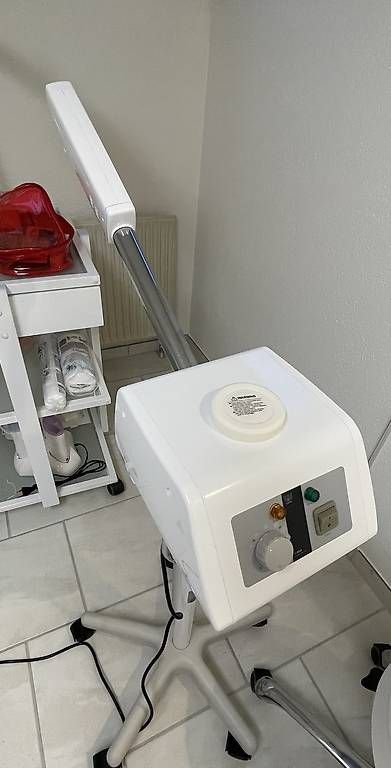 Lettini & sedie per cosmetici: Komplette Kosmetik Studio Möbel – Usato da Therwil venduto da val_hsj6 4