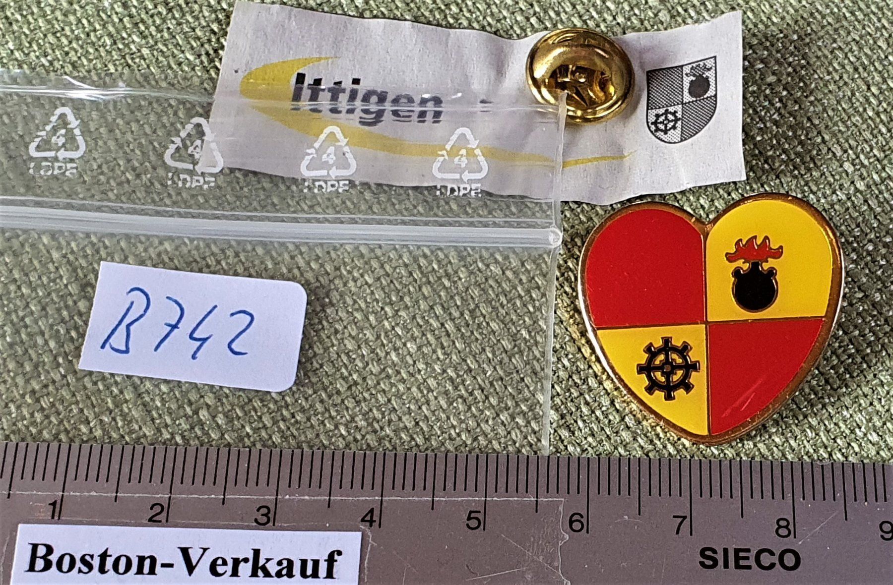 Plaketten & Abzeichen: B742 - Pin Gemeinde Ittigen Herz Schweiz – Gebraucht aus Reinach BL von Boston-Verkauf 2
