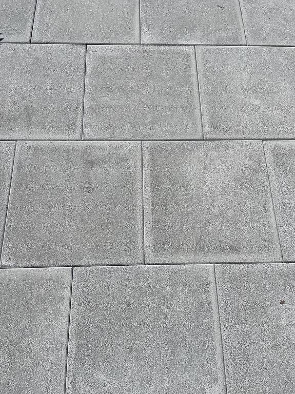 Rivestimenti per pavimenti: Gartenplatten 50x50x4cm – Usato da Uzwil venduto da faebi-C 1