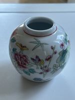 Kleine Vase Porzellan Blumen Schmetterlinge Made in Chi(I27)
