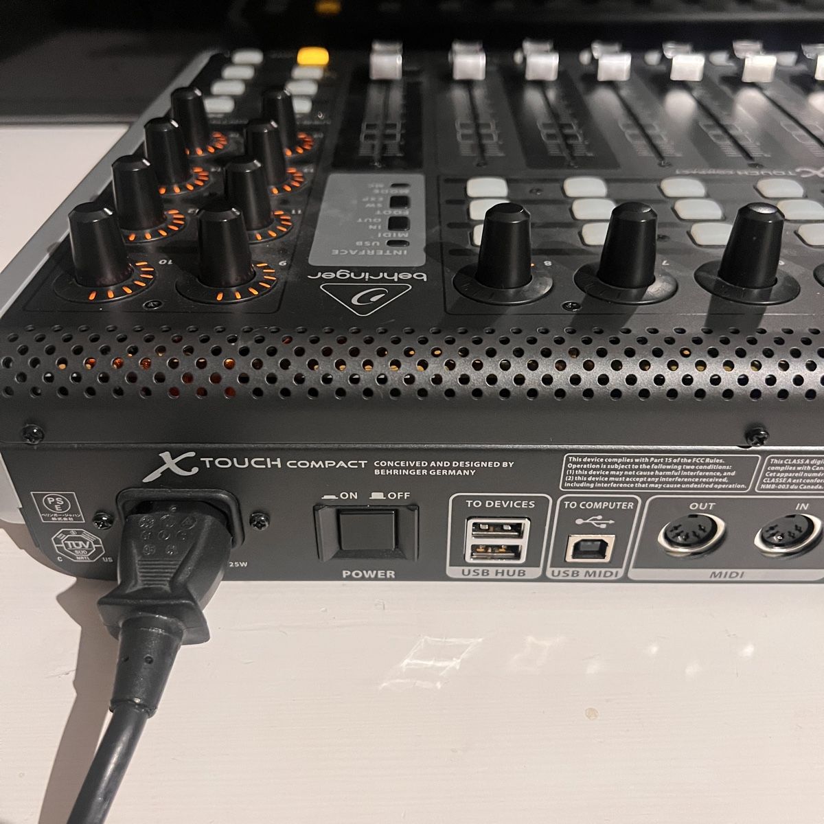 Behringer Console di mixaggio: Behringer X-Touch Compact USB/MIDI Controller - Studio – Usato da Unterkulm venduto da Sita013 5