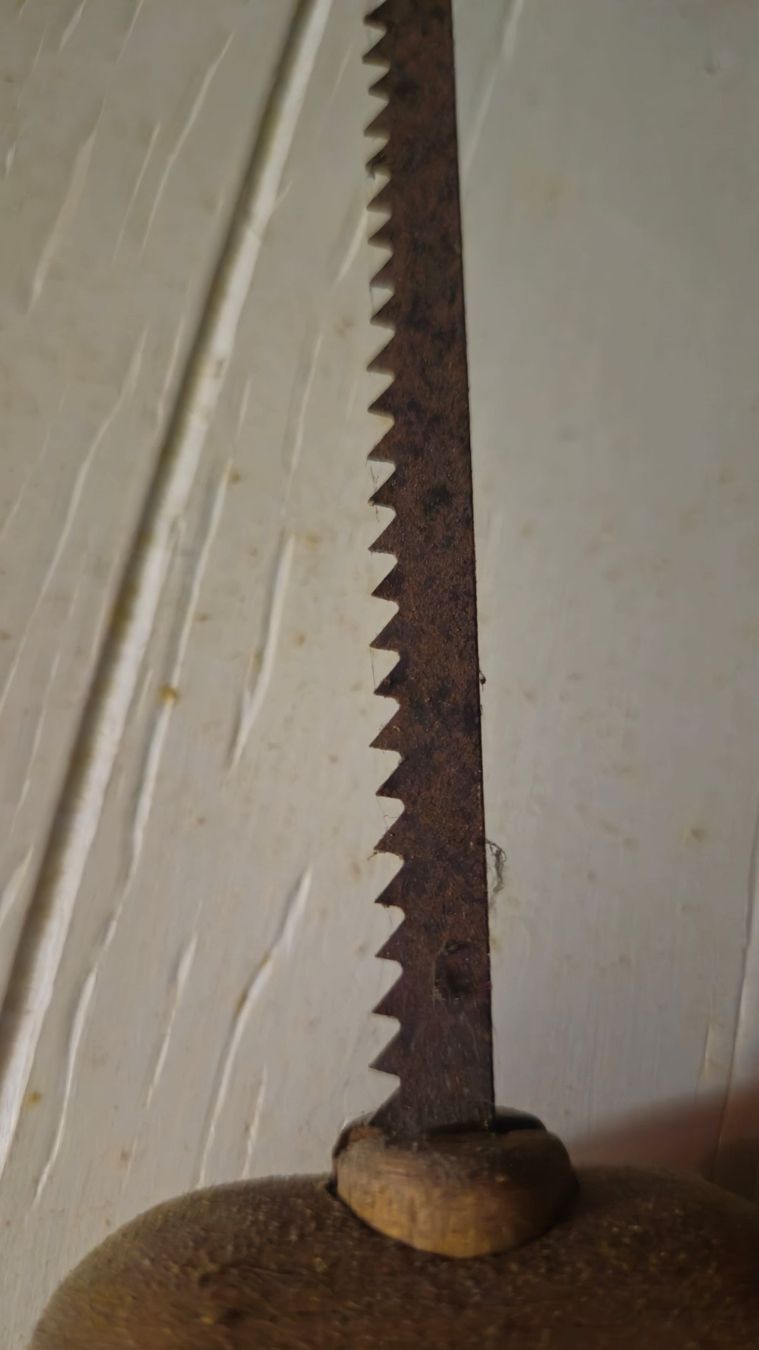 Sägen: Handsäge antik/vintage mit Holzrahmen und Spannkette – Gebraucht aus Suhr von Jensdetlef 3