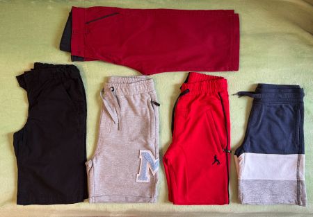 5 Jungen Shorts Gr. 128-134