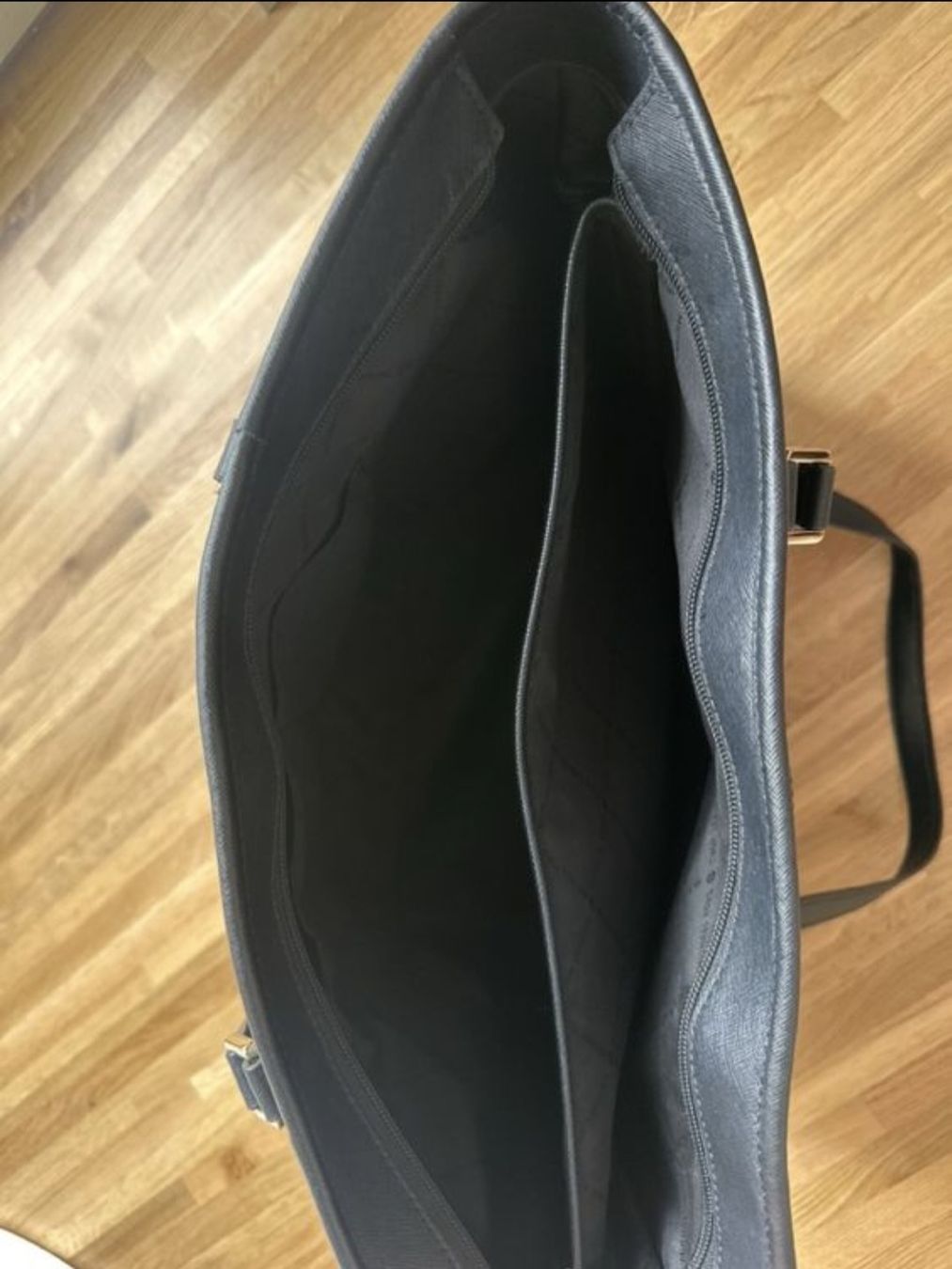 Michael Kors Taschen für Damen: Michael Kors Handbag Black Shopper Used Condition – Gebraucht aus Zürich von oli_p8cc 1