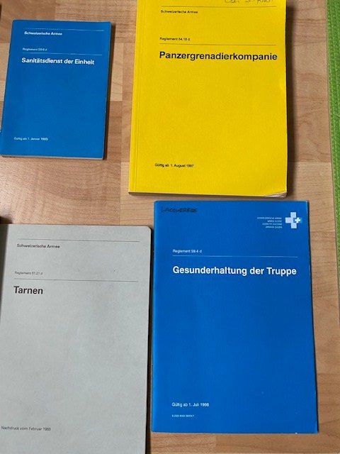 Bücher: LOT REGLEMENTE UND SCHIESSBÜCHLEIN  CH ARMEE – Gebraucht aus Chur von silbermon 3