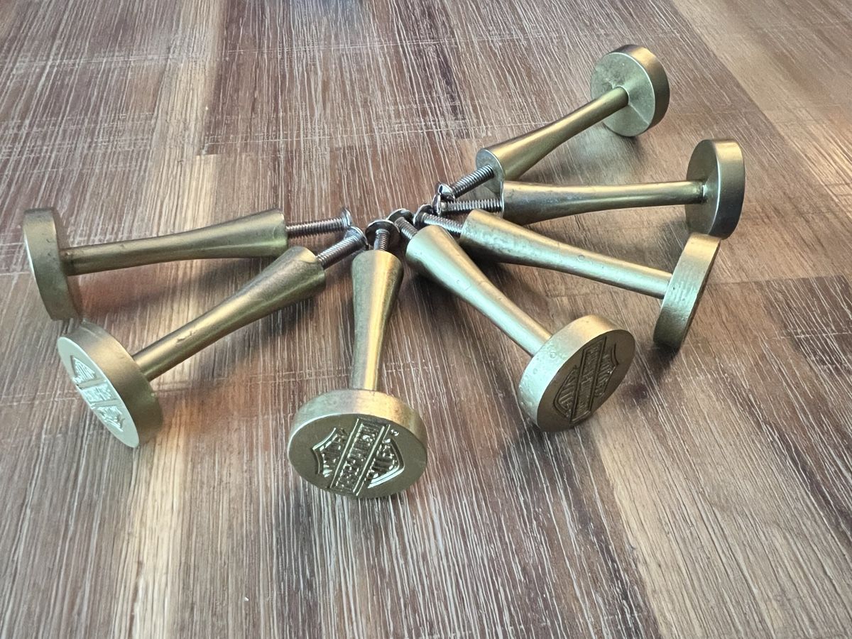 Ferramenta: Harley Davidson HAKEN "BAR & SHIELD PEG" – Usato da Birmenstorf AG venduto da adr_p99l