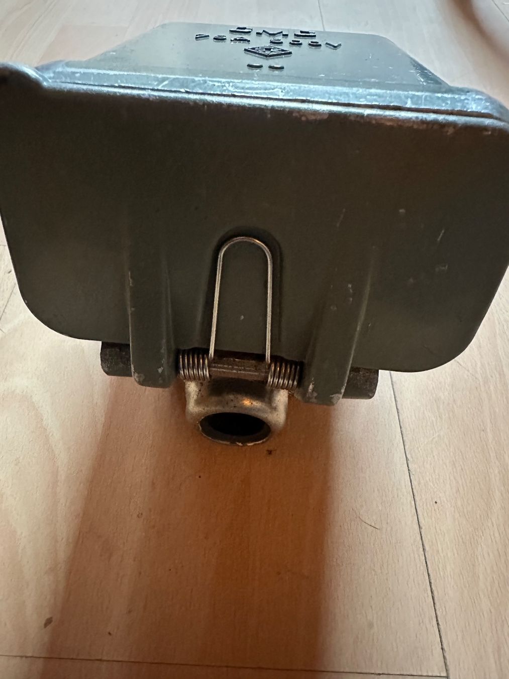 Spine: J 75/4 Polige Wanddose Stromdose – Usato da Huttwil venduto da Bolpa 2