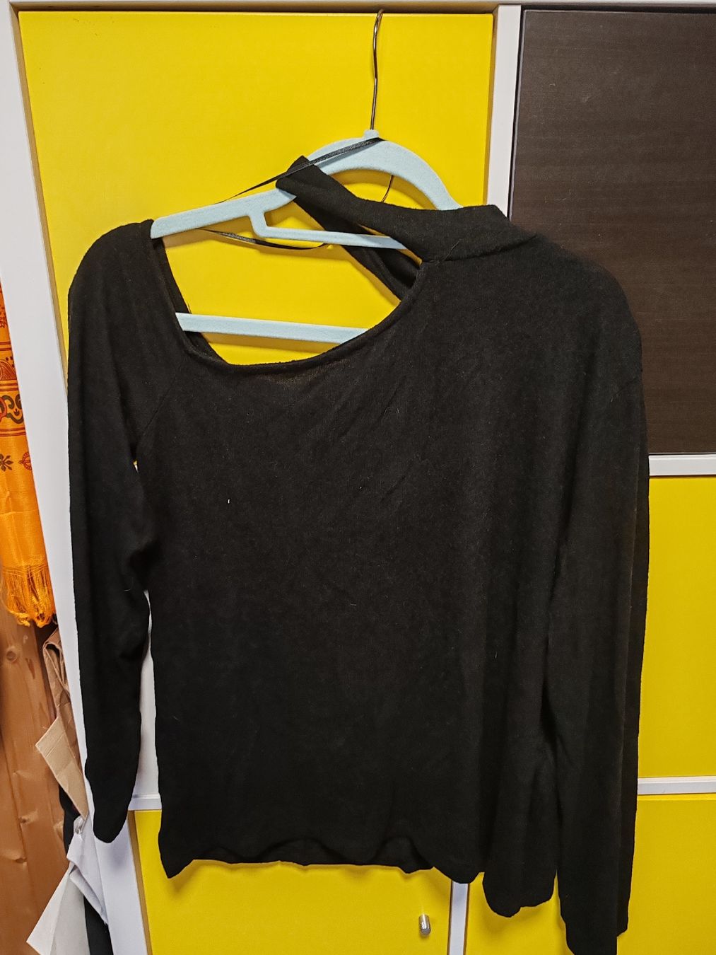 Pullover & Sweatshirts: Damen Pullover Amisu schwarz mit Schulterausschnitt L – Gebraucht aus Untervaz von DoniWii1985