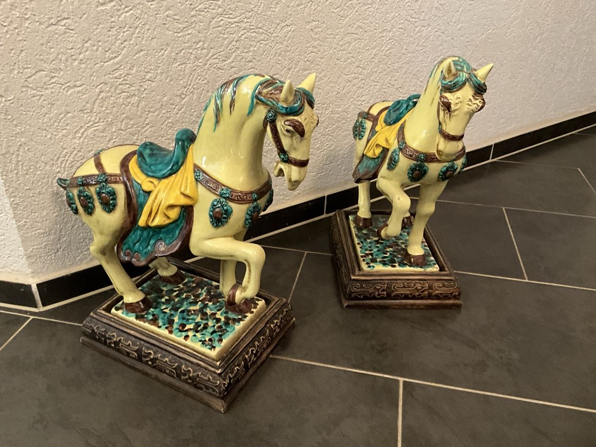 Figuren: Zwei Keramik Pferde auf Sockel – Gebraucht aus Niederlenz von mar_p5sx 3