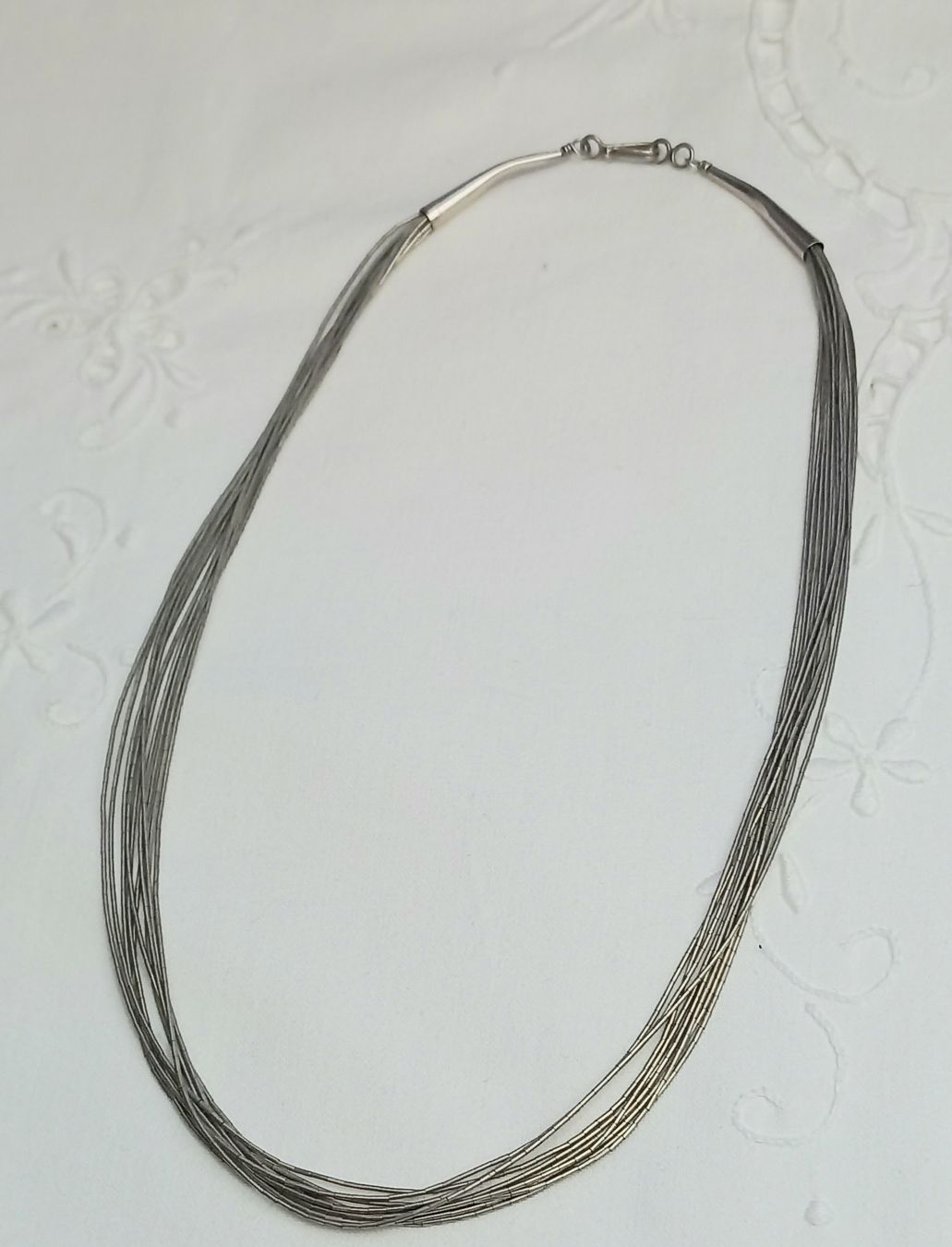 Catenine: Vintage Liquid Silver oder Navajo-Stil Silber Halskette – Usato da Buchs AG venduto da Dzirul 1