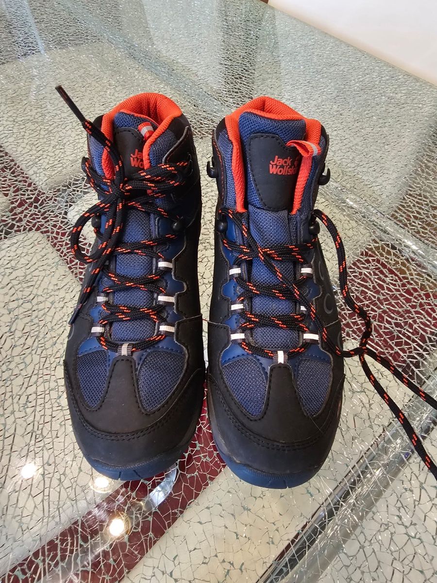 Jack Wolfskin Chaussures garçon: Jack Wolfskin Gr. 35 – D'occasion à Luzern par Reni025