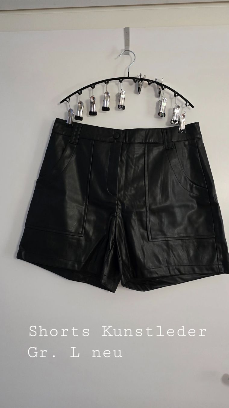 Pantaloni: Kunstleder Shorts Gr. L – Nuovo (secondo la descrizione) da Sumiswald venduto da van_tfv5