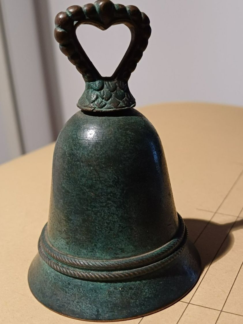 Campanacci mucche: Antike Glocke mit Herz-Griff, Bronze – Usato da Zürich venduto da carolina71