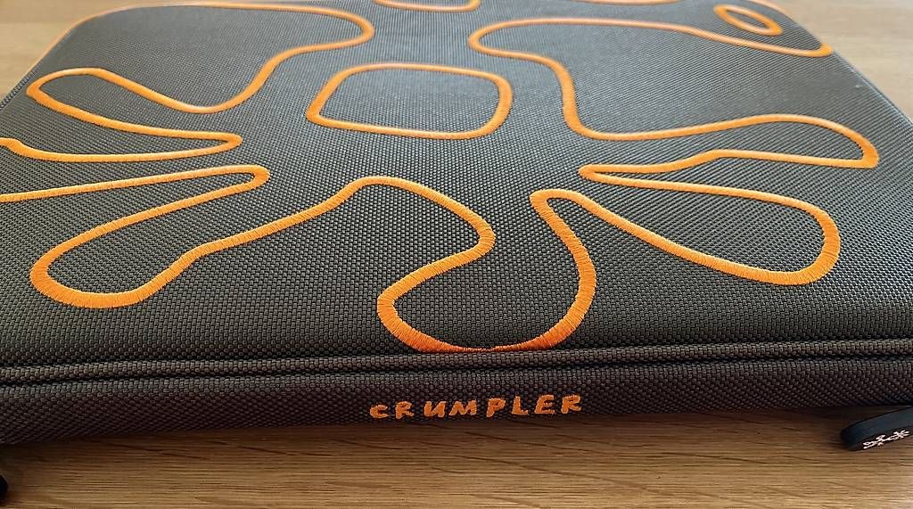 Covers & Taschen: Laptop Schutzhülle Crumpler – Gebraucht aus Lupsingen von MaCoE 2