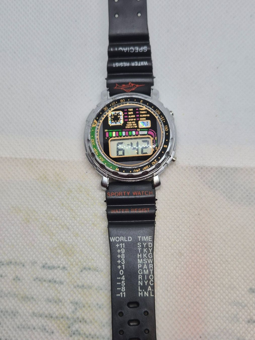 Montres: Gebrauchte digitale Multifunktions-Sportuhr – D'occasion à Losone par bal_gfp6 1