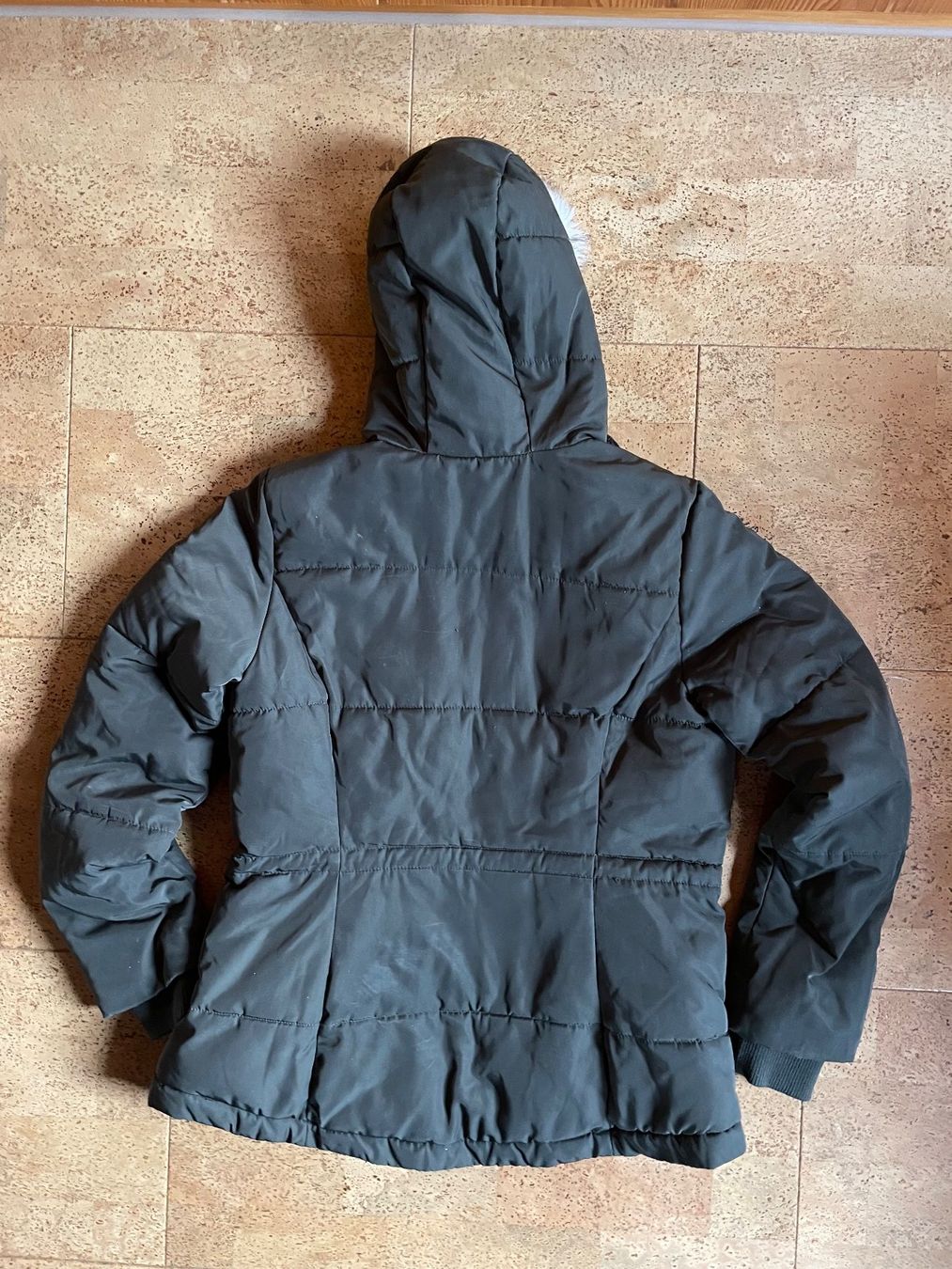 H&M Jacken: Winterjacke Grösse 34 olive mit Kapuze mit Fellrand – Gebraucht aus Ehrendingen von renue 4