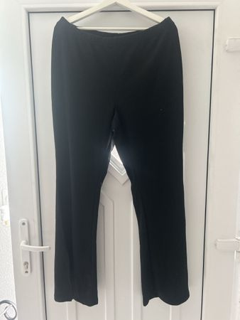 Pantaloni neri elasticizzati, perfetti per l'inverno!