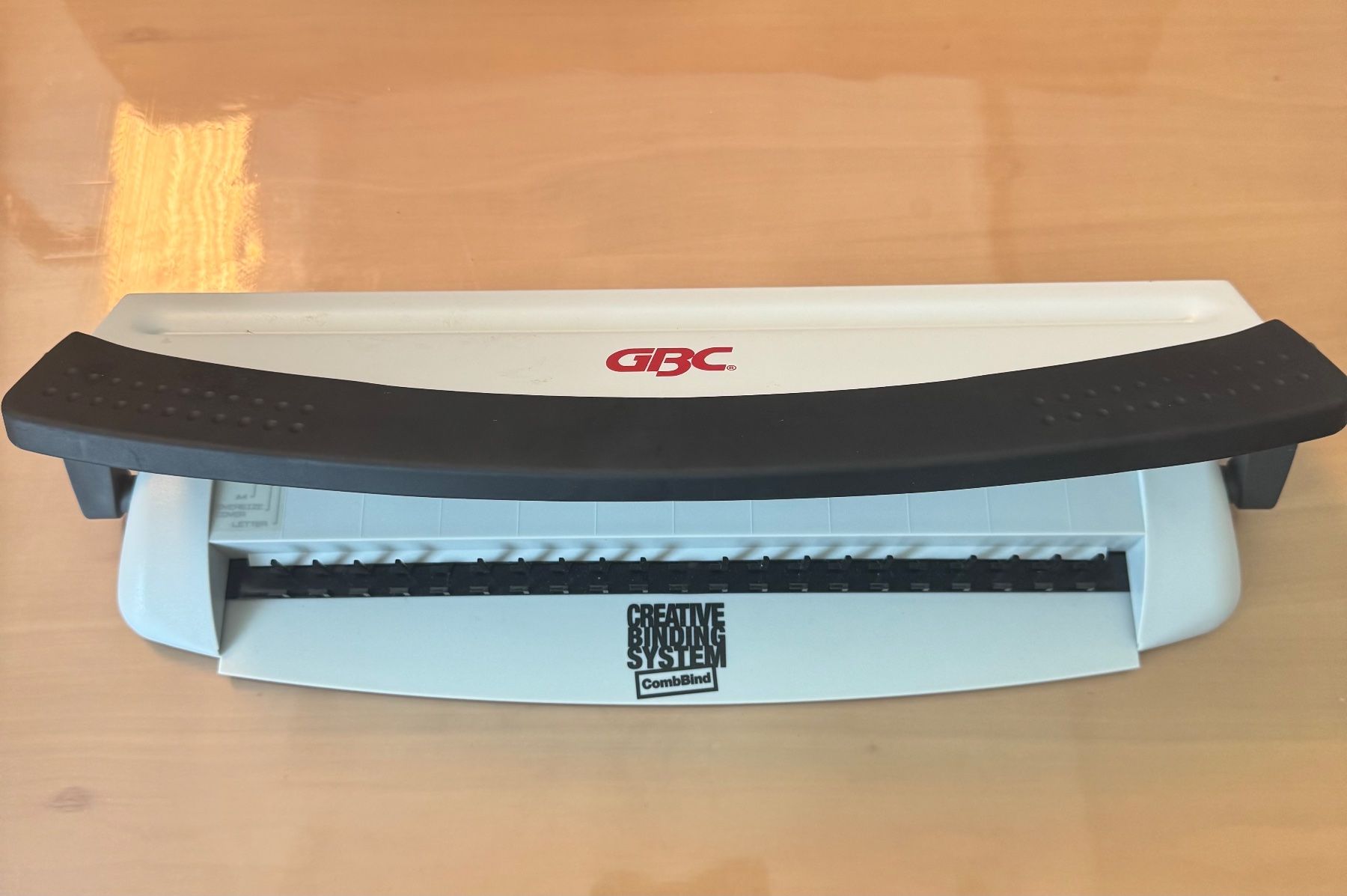 Macchine rilegatrici: CombBind Binding System – Usato da Bülach venduto da .Reissverschluss.