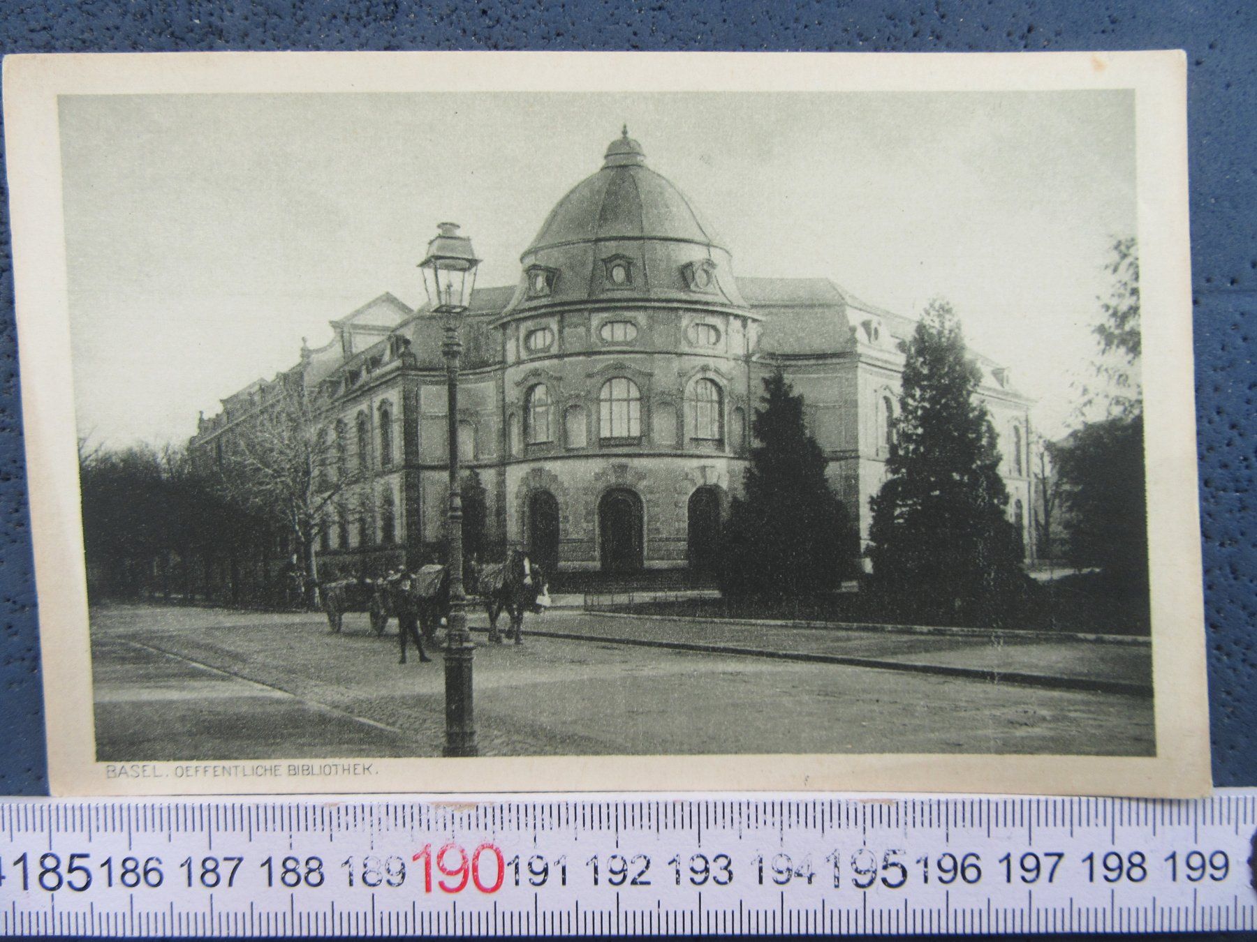 Cartoline postali: BASEL ÖFFENTLICHE BIBLIOTHEK BS AK BELEBT – Usato da Ettingen venduto da Hausi4711