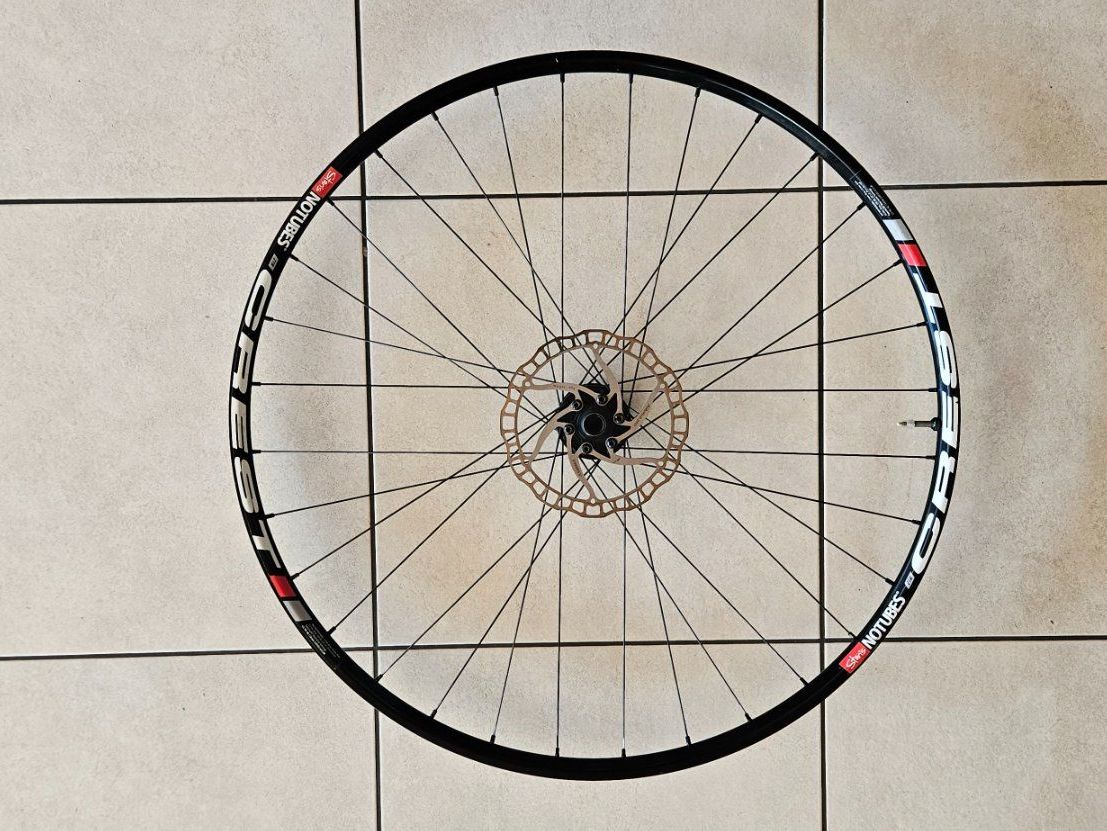 Cerchioni: Felgen Crest Stan`s, Bremsscheiben Ashima, Kasette Sram – Usato da Trachslau venduto da Daniel12766
