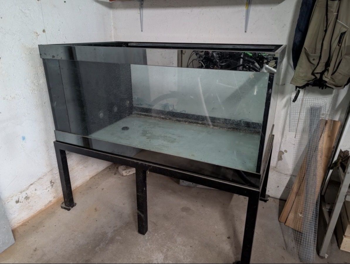 Aquarium: Grosses Aquarium mit Untergestell + Filterbecken – Gebraucht aus Wohlen AG von jes_9c79
