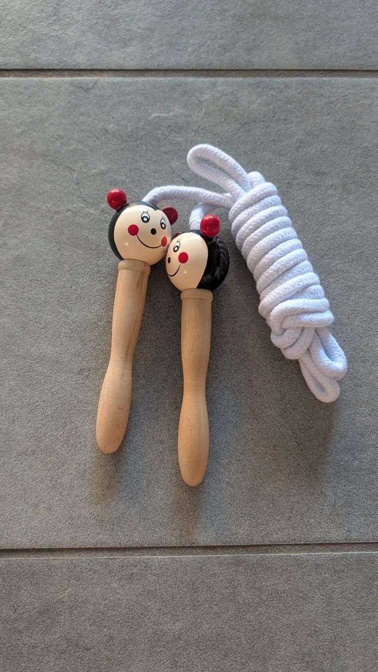 Autres jouets & bricolage: Kinder-Springseil – D'occasion à Kirchdorf AG par Reto2005